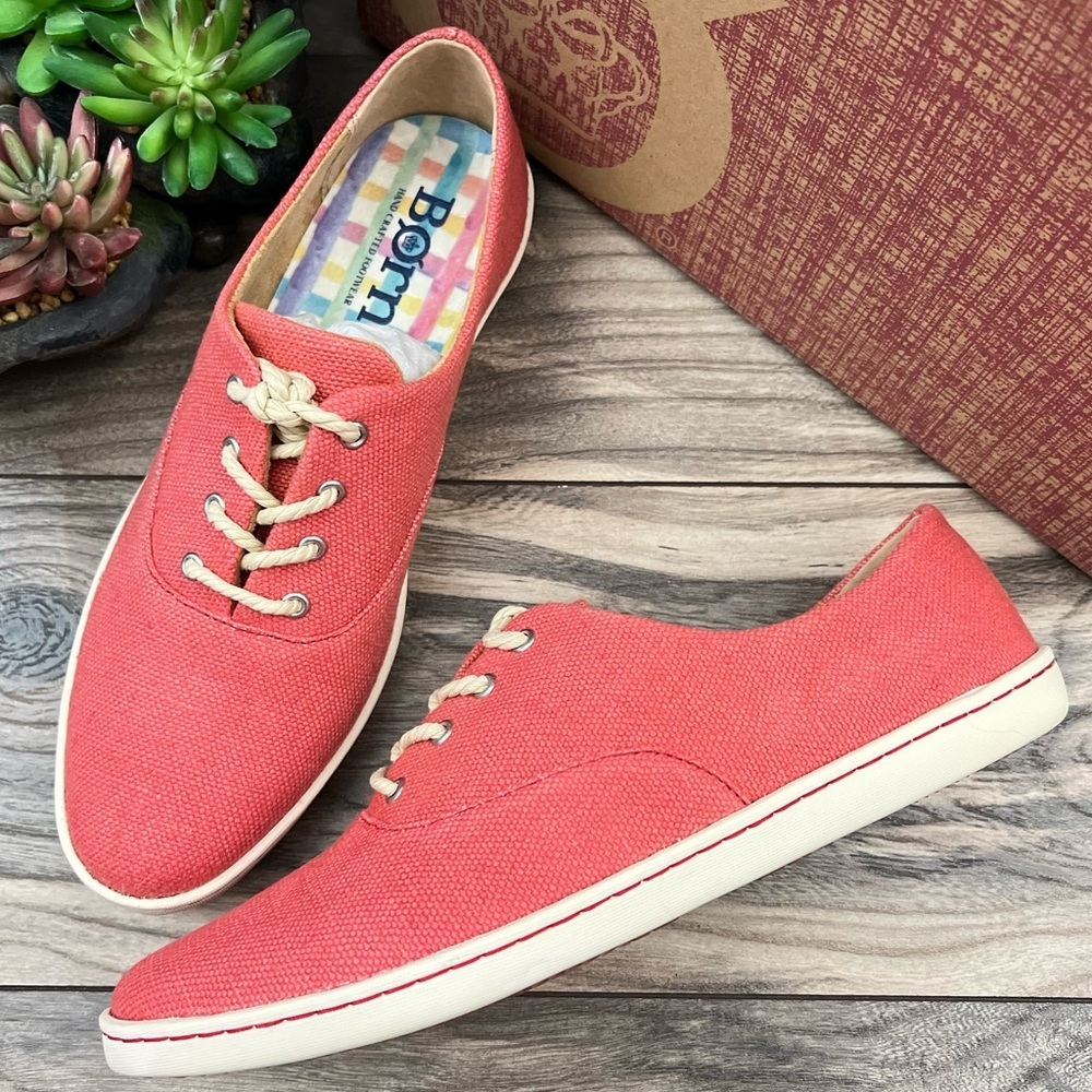 NIB Born Dampney Casual Comfort Nautical Canvas Sneaker Nantucket Red